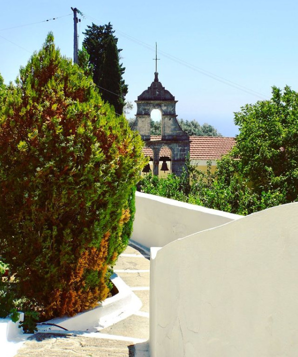 Κρήνη monastery of saint paraskevi krini-lakones - steffi strada facendo