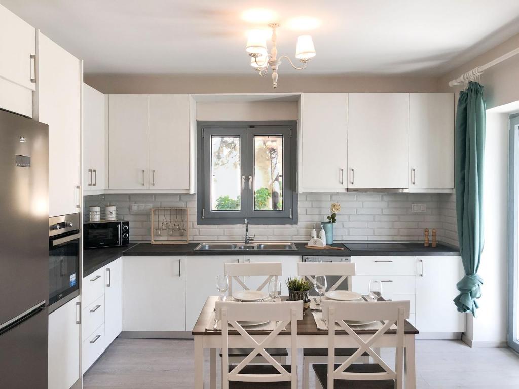 Aleka's Harbour House