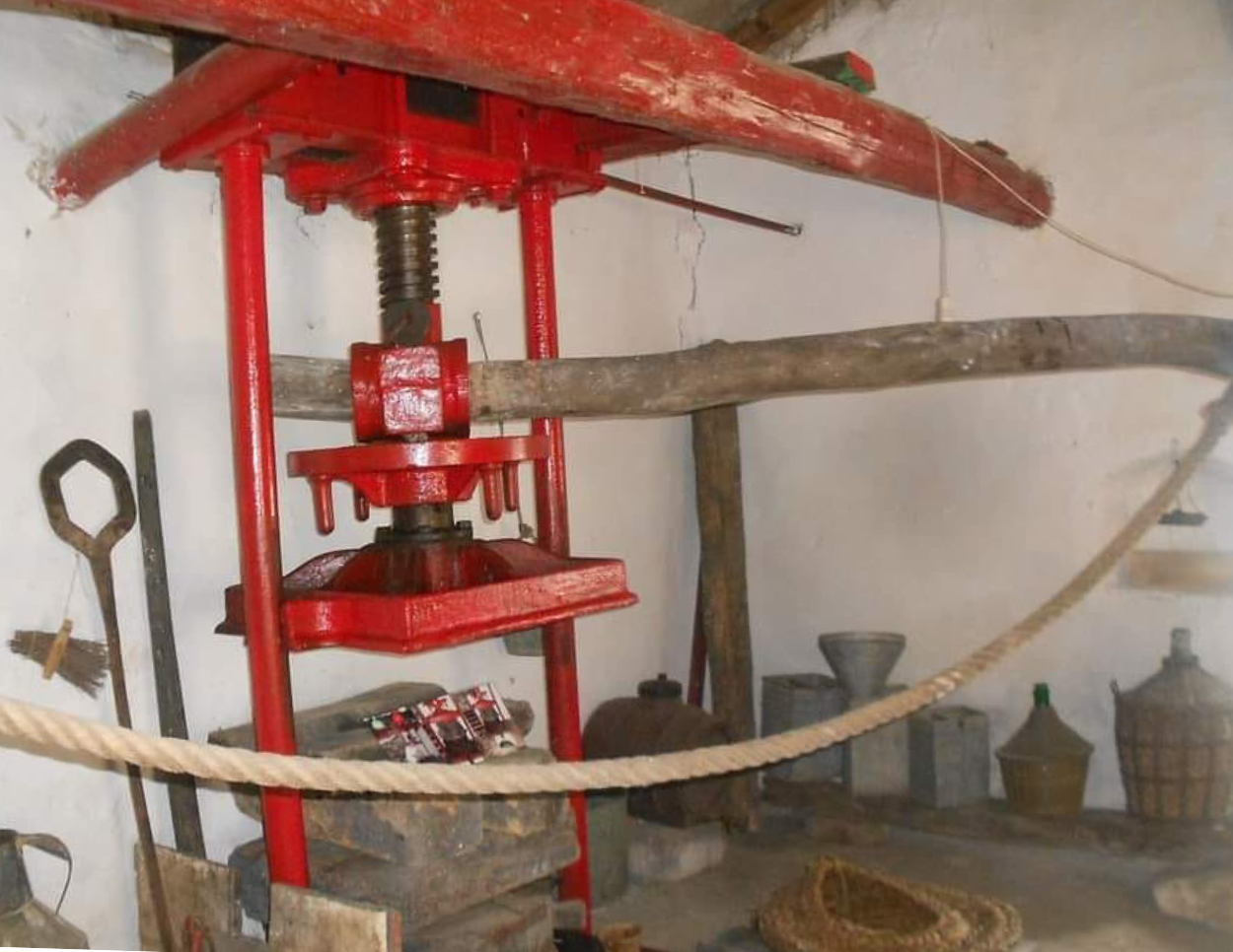 Μουσείο Οικογένειας Δημέγγελη Nona's House Olive Mill Χλωμός Κέρκυρα chlomos Corfu (6)